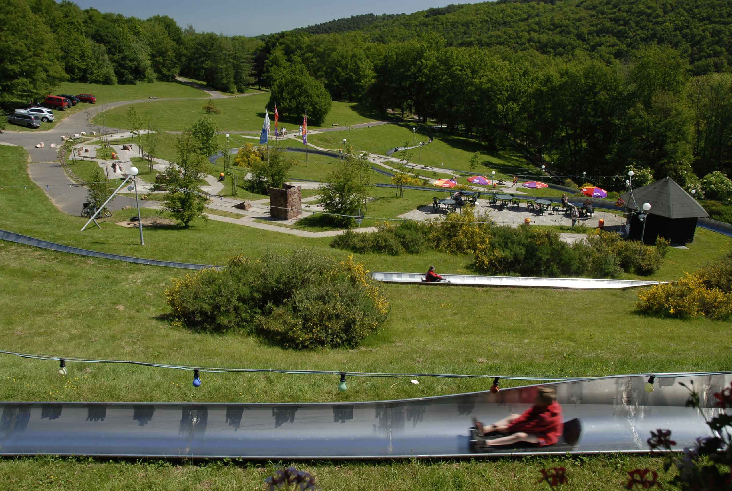 Blick auf die Sommerrodelbahn Eifeltor
